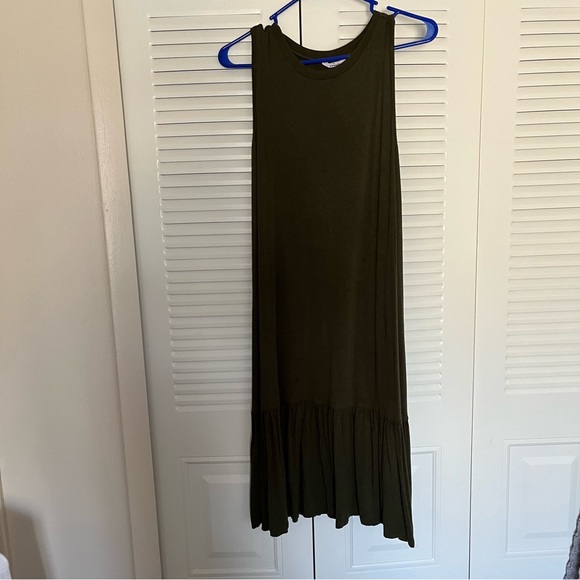 Green Dress - Picture 3 of 7